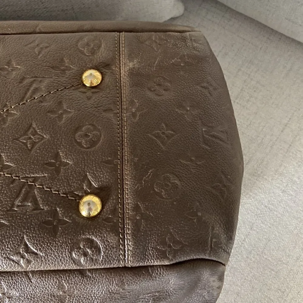 Louis Vuitton Shoulder bag  monogram lamb skin chocolate color